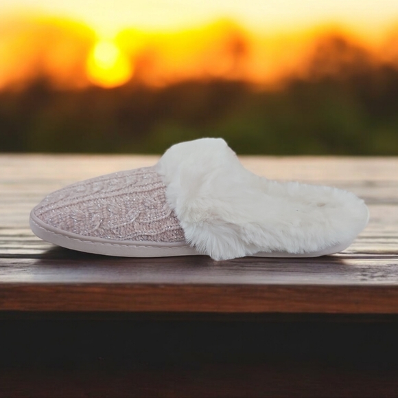 NEW!  Halston  memory foam slippers Size: 8 & 10 - Picture 14 of 14
